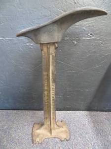 lot 74 image: ANTIQUE ADAMS #4  1900S CAST IRON SHOE COBBLER