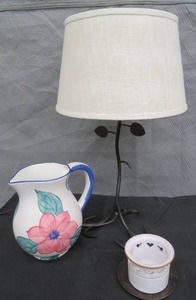 lot 124 image: SMALL METAL LAMP, AND DECOR