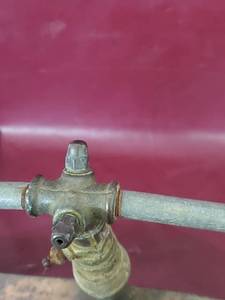 lot 2 image: Large 4 stream waterer