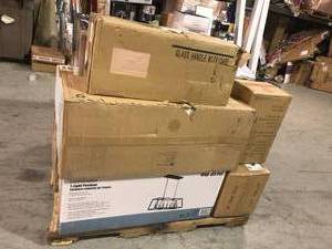 lot of assorted lighting chandeliers (various sizes and models) see all pictures