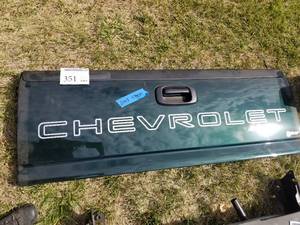 lot 351 image: 2005 Chevrolet Tailgate