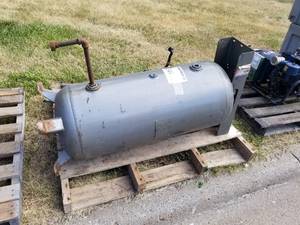 lot 344 image: 1987 Dayton Electric Air Compressor Tank 3Z088A 30-Gallon 200-PSI