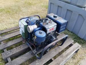 lot 343 image: Winco Generator  with Briggs & Stratton 8.5hp IndustrialCommercial Engine