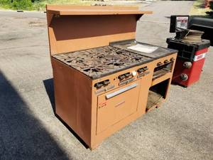 lot 330 image: Vintage South Bend Commercial Range 6-Burner with 2-Burner Griddle