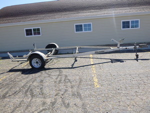 lot 2 image: 1984 Shorline Boat Trailer