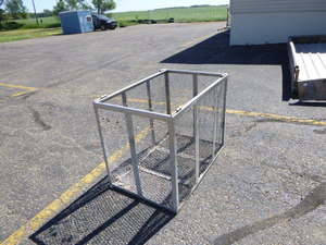 lot 5 image: Live Well Cage