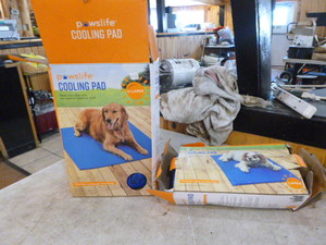 lot 61 image: 2 Paws Life Pet Cooling Pads