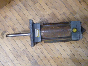 lot 84 image: Hydraulic Cylinder