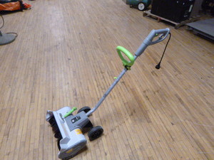 lot 93 image: Earthwise Snow Thrower
