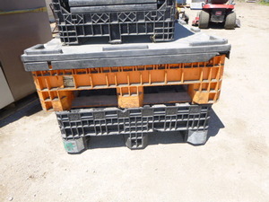 lot 11 image: 2 Shipping CratesTotes