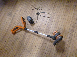 lot 104 image: Worx Weed Whip