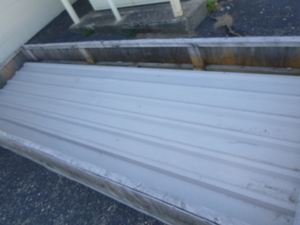 lot 7 image: 9 Sheets of WhiteCream Pole Barn Steel