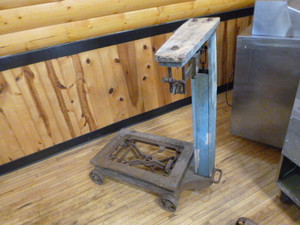 lot 9 image: Vintage Fairbanks Scale