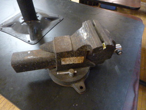 lot 121 image: Bench Vise