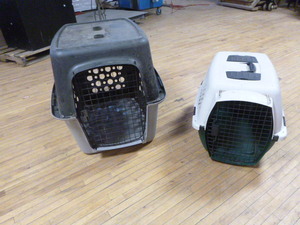 lot 134 image: 2 Dog Kennels