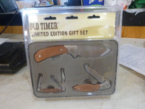 lot 137 image: Old Time Limited Edition Knife Gift Set