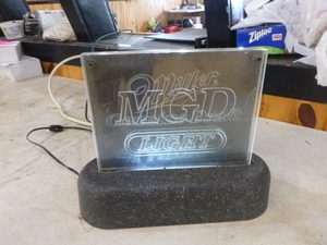 lot 171 image: Miller Genuine Draft Lighted Bar Sign