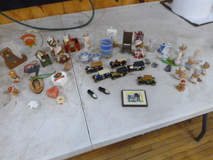 lot 173 image: Miniature Ornaments