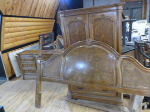 lot 176 image: Bedroom Set