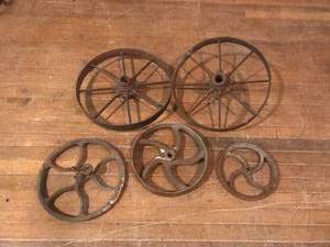 lot 26 image: Steel Wheels & Pulleys