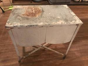 lot 27 image: Vintage Johnson Drain Tub