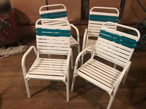 lot 30 image: 4 Patio Chairs