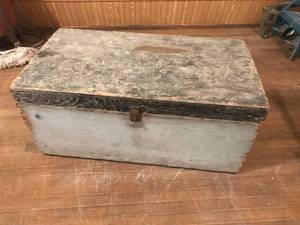 lot 32 image: Large Wood Chest