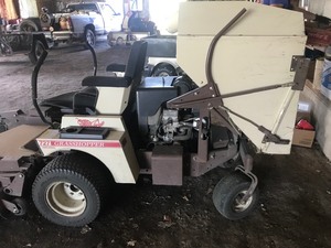 lot 7 image: 727 Grasshopper Mower