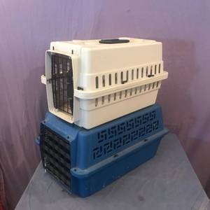 lot 84 image: Pet Carriers