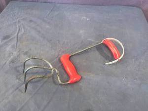lot 88 image: Vintage Hand Yard Tool