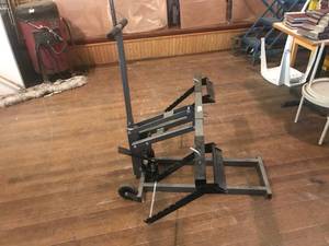 lot 9 image: Pittsburgh 300# High Lift Riding MowerATV Jack