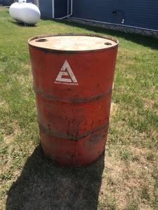 lot 104 image: Vintage Allis-Chalmers Barrel
