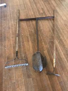 lot 109 image: Post Hole Digger, Rake & Hoe