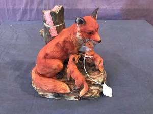 lot 18 image: Ski Country Fox Family Decanter 1979