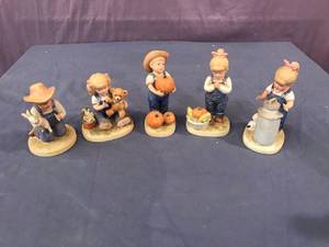 lot 40 image: Denim Days by Homco Figures
