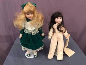 lot 42 image: Collectible Dolls
