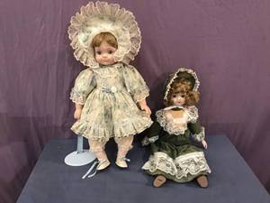 lot 44 image: Collectible Dolls