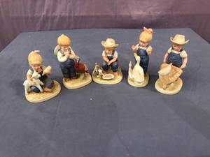 lot 46 image: Denim Days by Homco Figures
