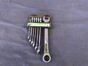 lot 56 image: 7 Pc Ratcheting Combo Wrench Set