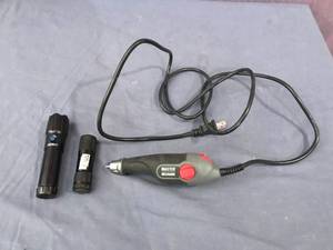lot 78 image: Engraver & Flashlights