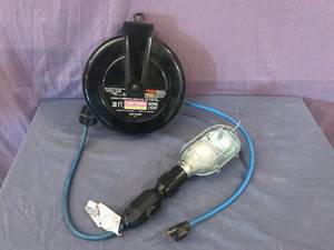 lot 102 image: 30 Retractable Work Light