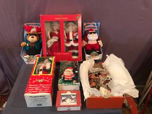lot 115 image: Holiday Decor