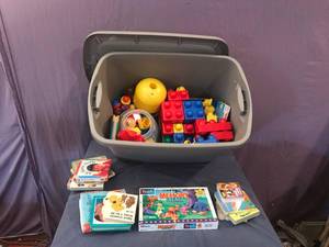 lot 127 image: Tote Full of Toys
