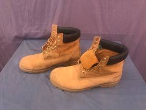 lot 131 image: Size 15M Boots