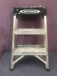 lot 143 image: Werner 300# 26 Step Ladder
