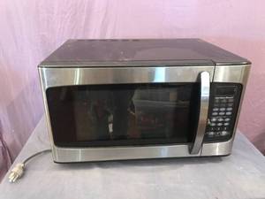 lot 221 image: 1000 Watt Microwave
