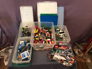lot 233 image: Legos