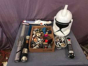 lot 243 image: Star Wars Toys