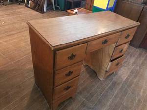 lot 187 image: Desk
