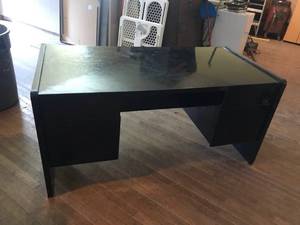 lot 192 image: Desk - Sturdy & Heavy